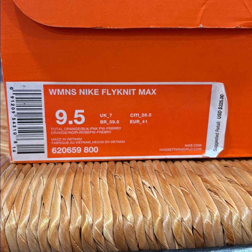 Woman’s Nike Wmns Flyknit Air Max - Picture 11 of 12